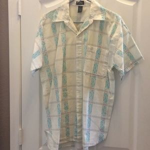 FINAL MARKDOWN Men’s short sleeved sport shirt medium
